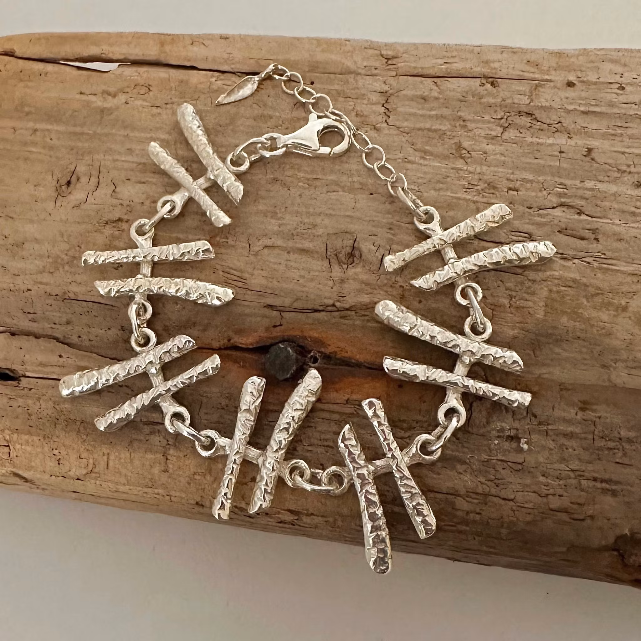 Kaylin - Snyggt och rejält silveramband. Endast ett ex