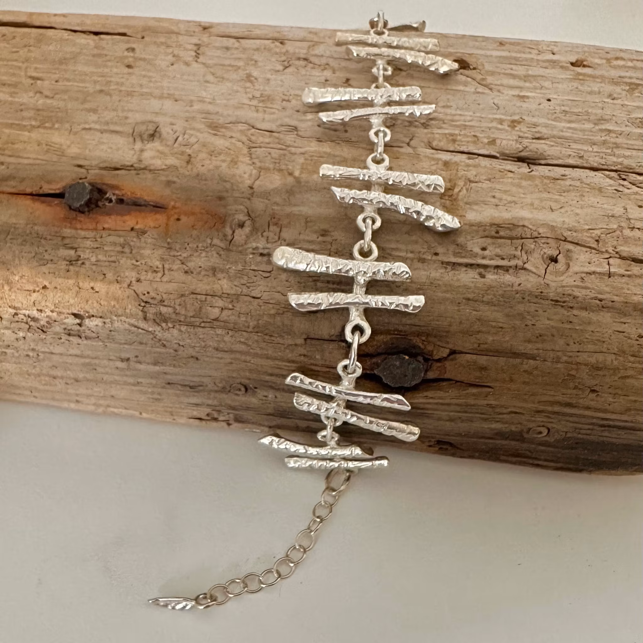 Kaylin - Snyggt och rejält silveramband. Endast ett ex