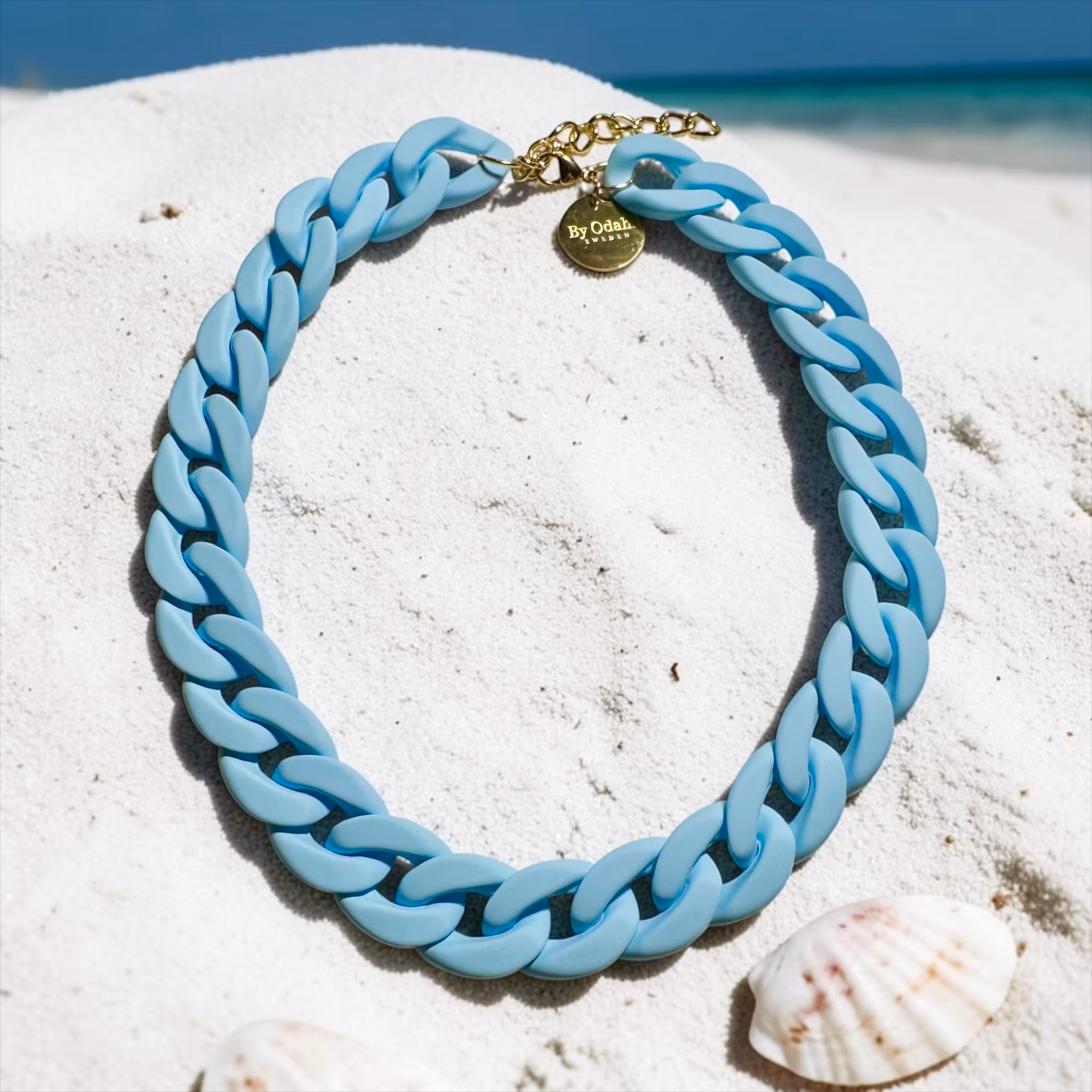 Ljust himmelsblått halsband