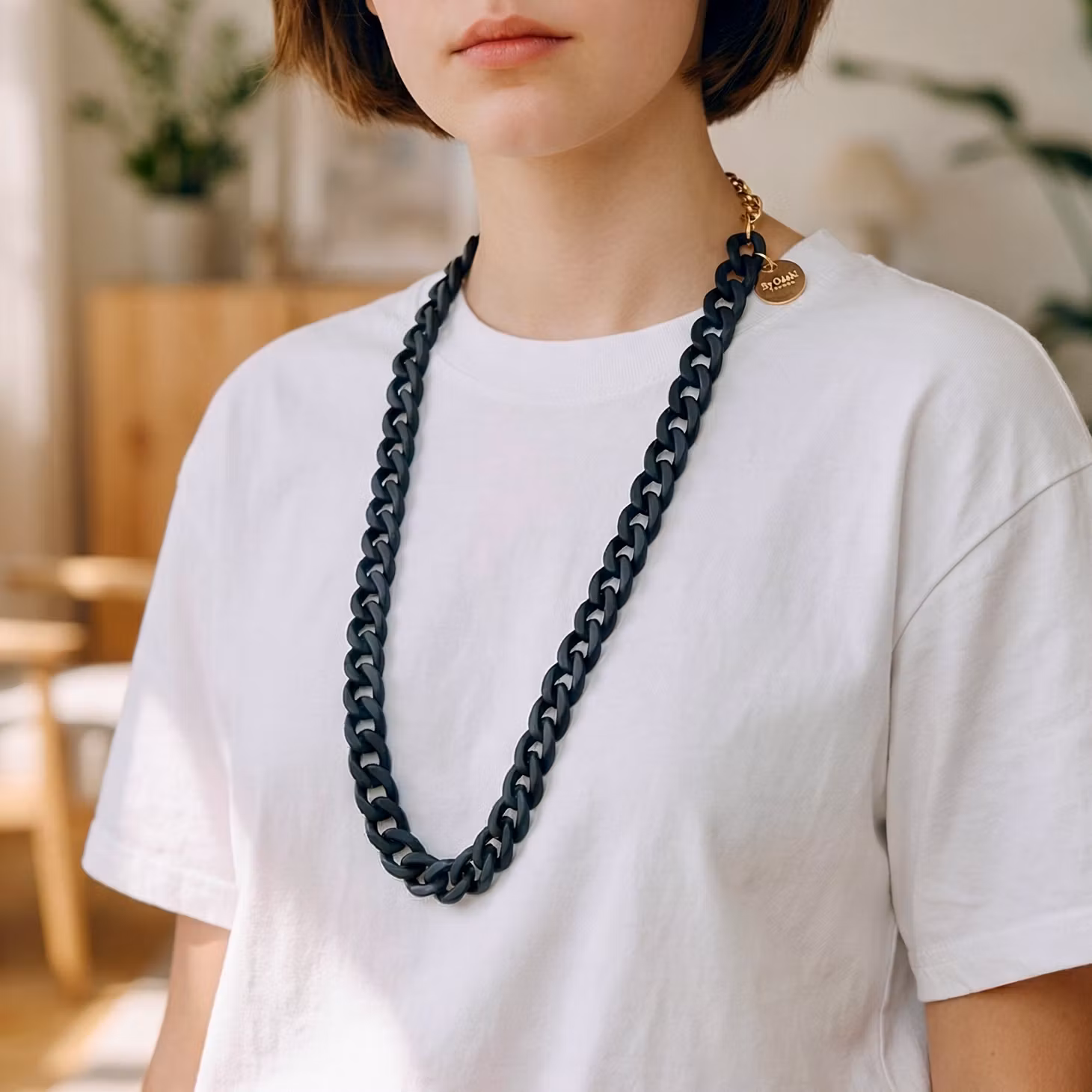 Långt svart halsband från By Odahl