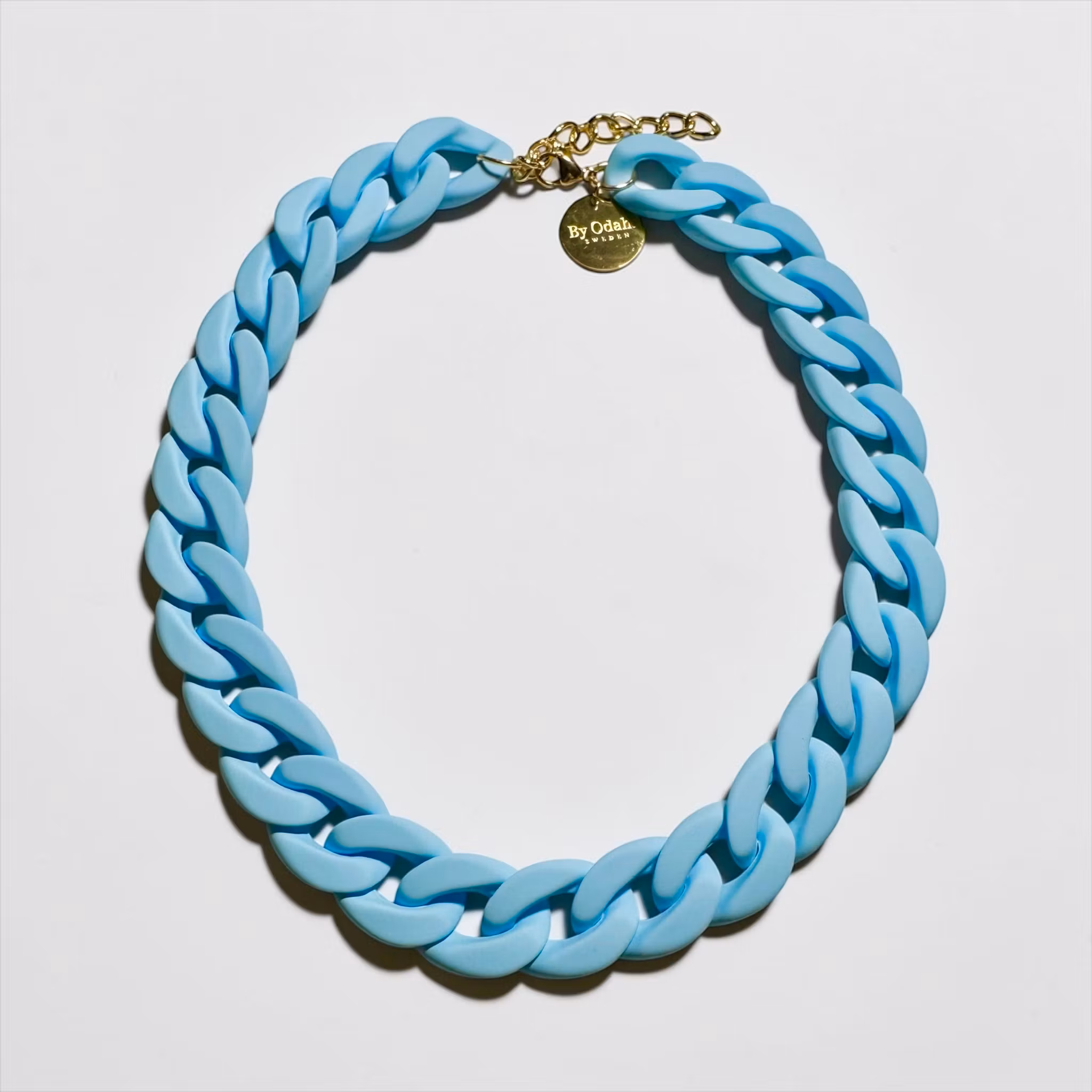 Ljust himmelsblått halsband