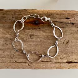 Silverarmband i lite råare design