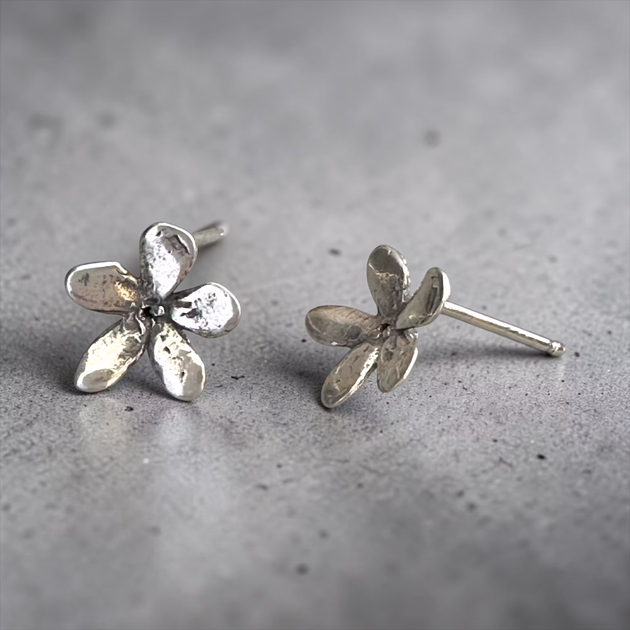 Perla - Blommor i rå design