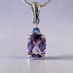 Fint hänge med ametist och tanzanit