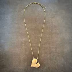 Långt halsband (81 cm) med stort guldhjärta
