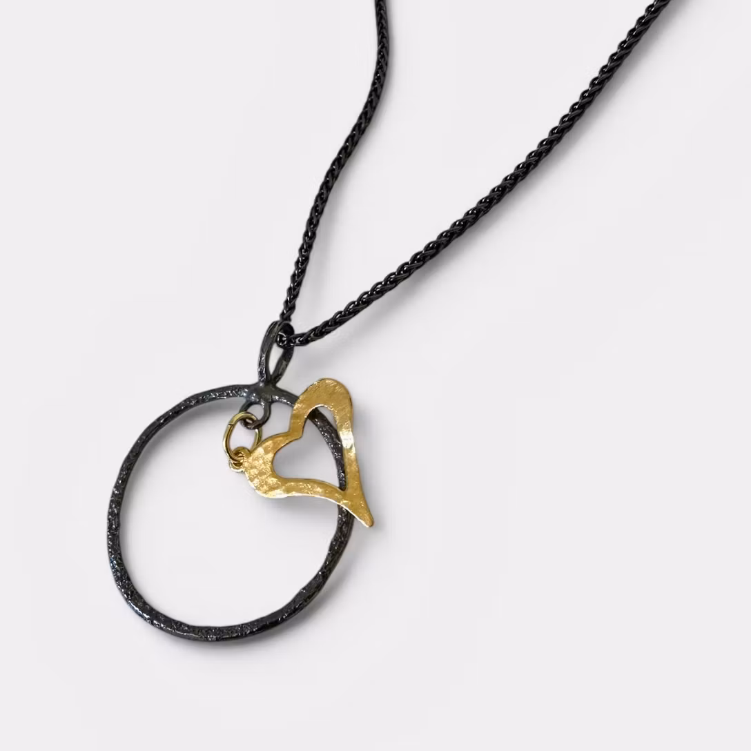 Marcella heart - Långt silverhalsband