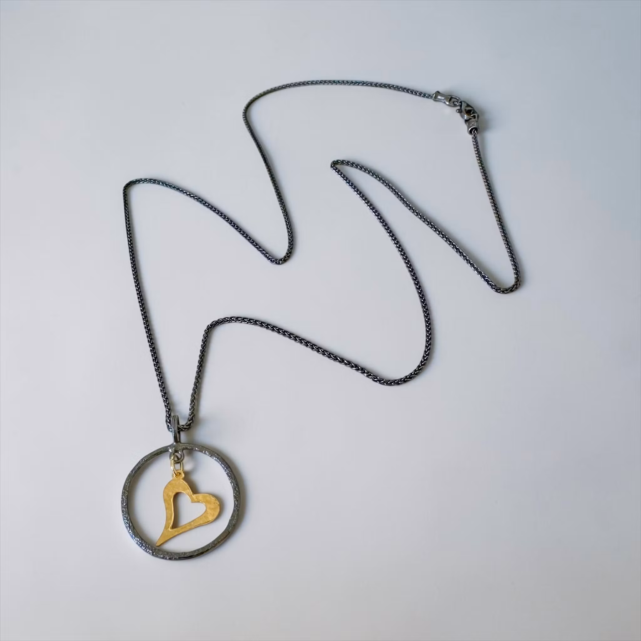 Marcella heart - Långt silverhalsband