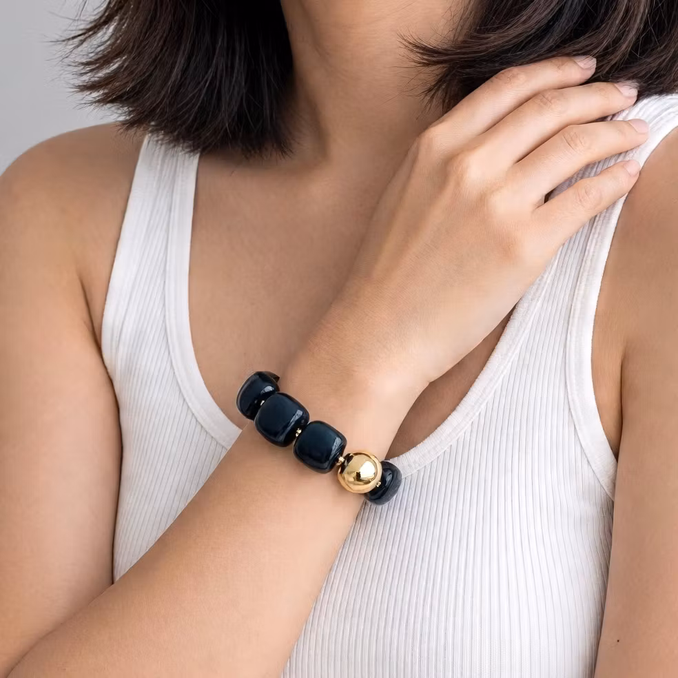 Svart och guldfärgat armband