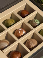 Chocolatte Seasonal Praline Selection - 9 pcs