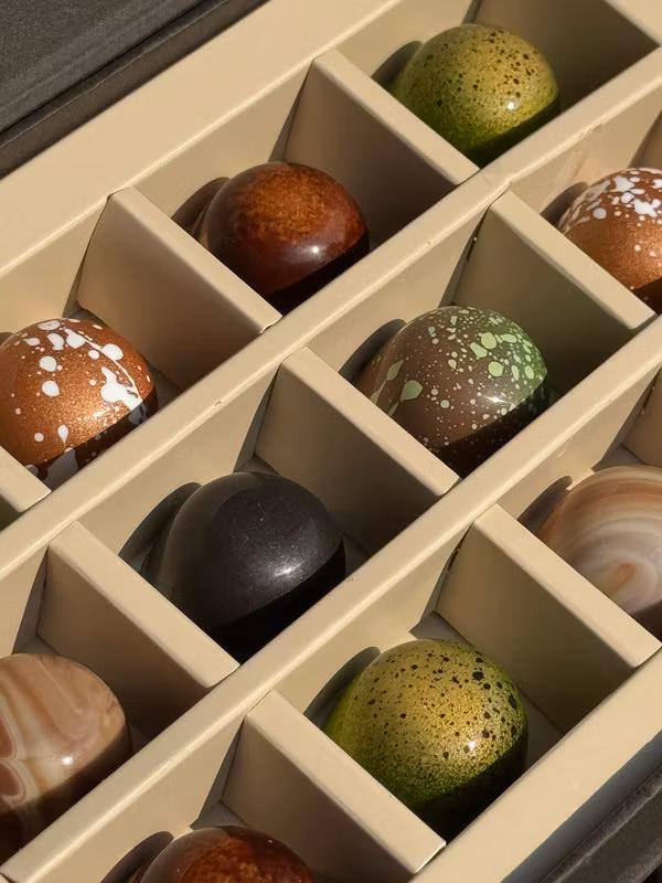 Chocolatte Seasonal Praline Selection - 12 pcs