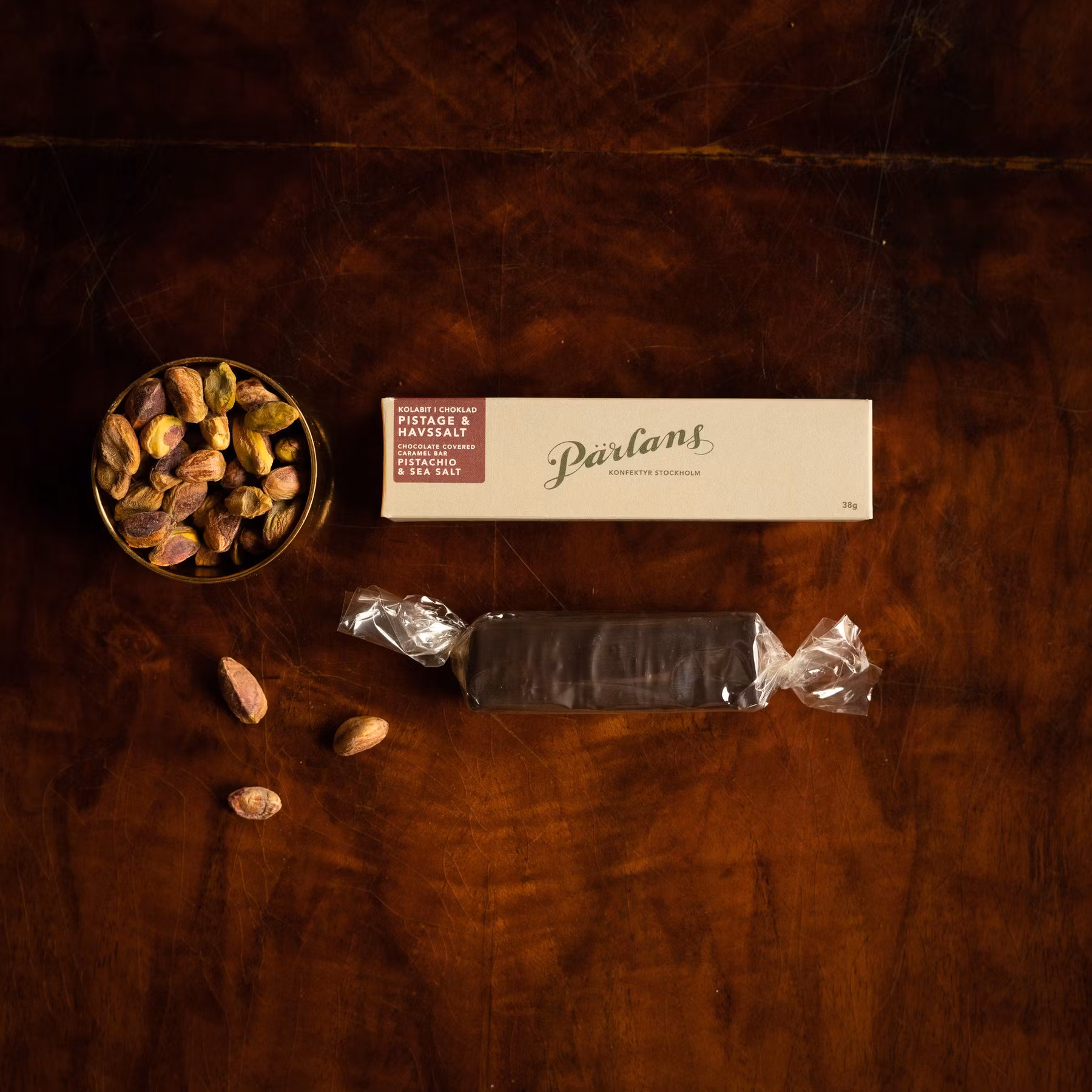 Pärlans Konfektyr Barra de caramelo cubierta de chocolate, pistacho y sal marina - 38 gramos