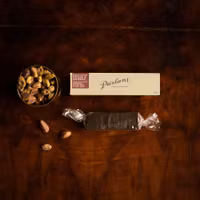 Pärlans Konfektyr Chocolate Covered Caramel Bar, Pistachio & Sea Salt - 38 grams