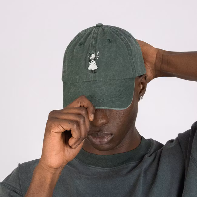 Nordic Buddies Moomin Novels Washed Denim Cap, Groen - Volwassene, omtrek 51-59 cm