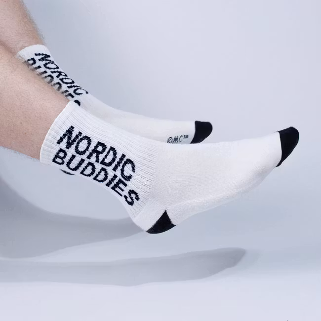 Nordic Buddies Stinky's Getaway Herren Retro Socken, Weiß/Schwarz