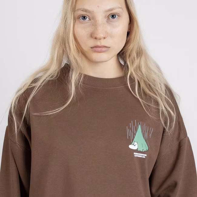 NordicBuddies Moomintroll Camping Crewneck College Unisex - Brown