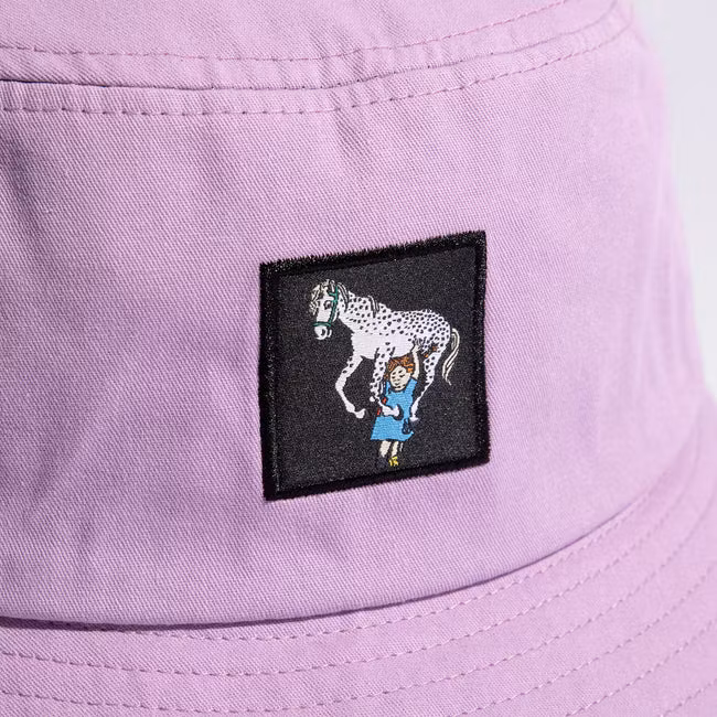 NordicBuddies Pippi And Little Old Man Bucket Hat, Lavender
