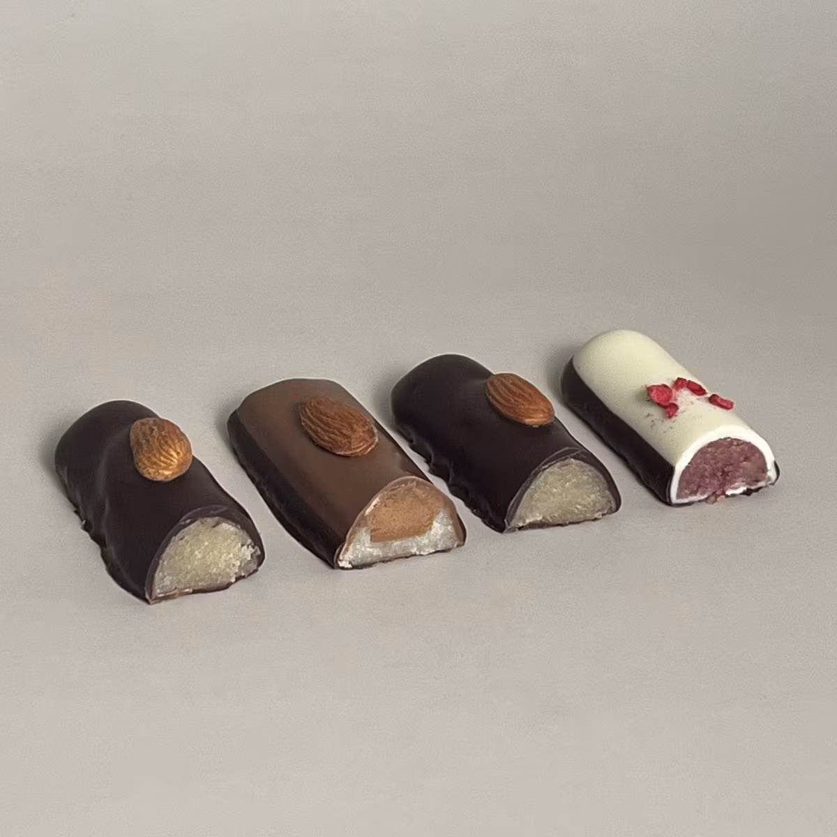 Svend Michelsen 4 petit fours, Marzipan Favorites - 100 grams