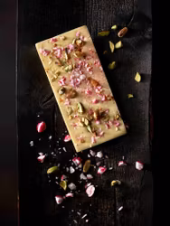 Sjokoladeplate Hvit sjokolade med pistasjnøtter & polkadryss