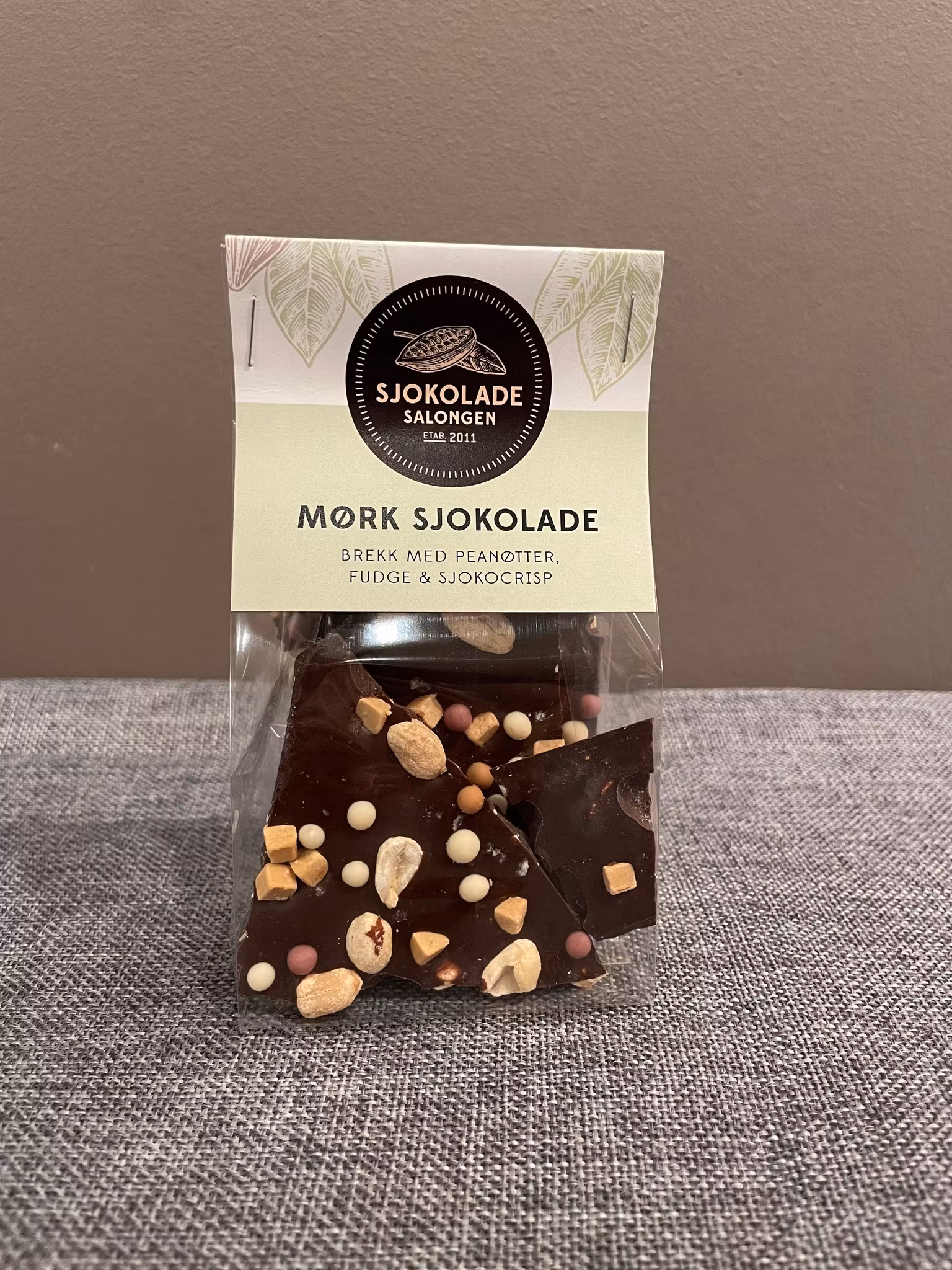 Sjokoladebrekk Mørk sjokolade med peanøtter & fudge