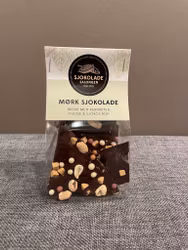 Sjokoladebrekk Mørk sjokolade med peanøtter & fudge