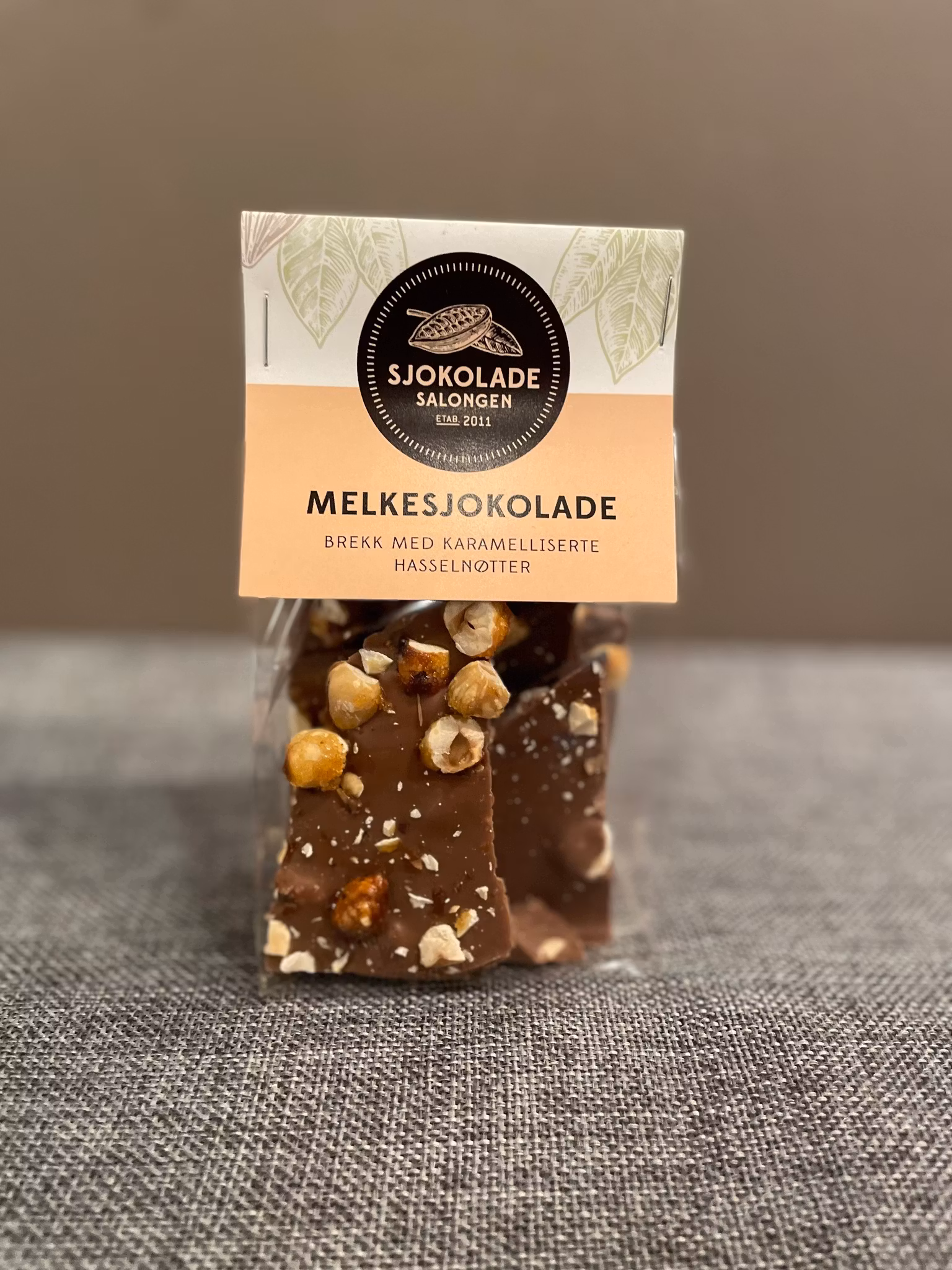 Sjokoladebrekk Melkesjokolade med hasselnøtter