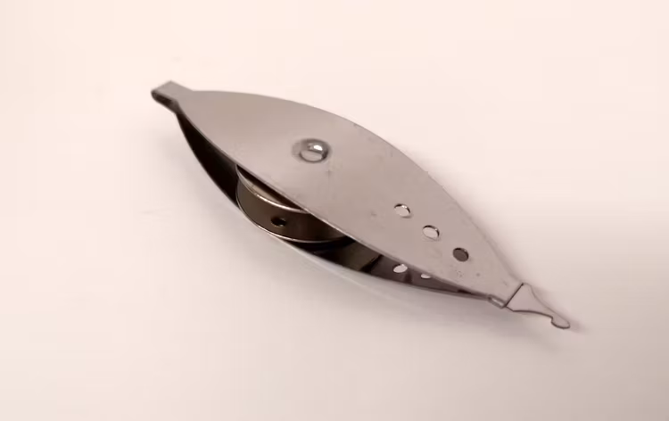 Frivolitetsskyttel med spole 7,5 cm SKC