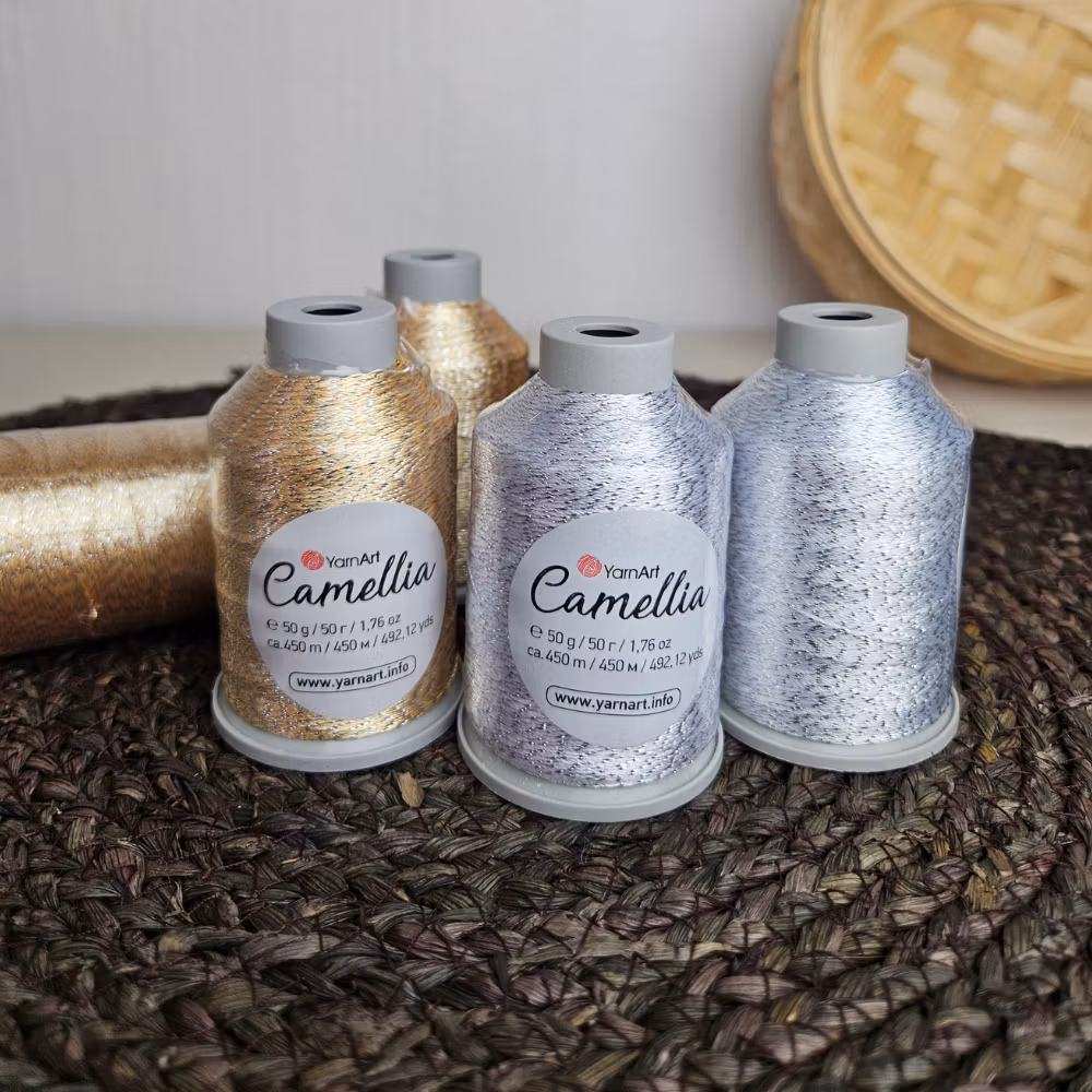 Camellia Glitter tråd 50g