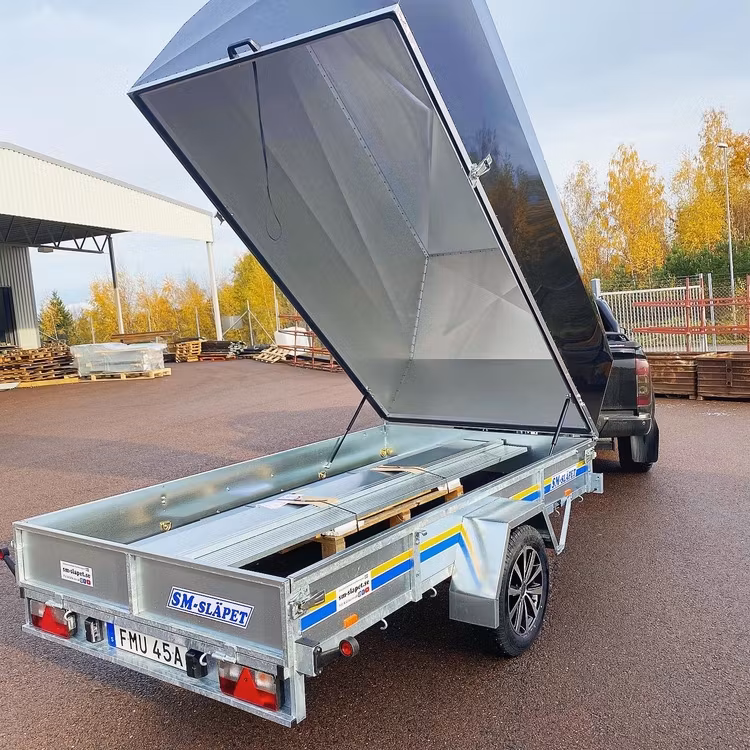 släpkärra aluminiumkåpa öppen