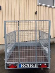 SM-2575-NG-R SM-Släpet med nätgrindar och ramp