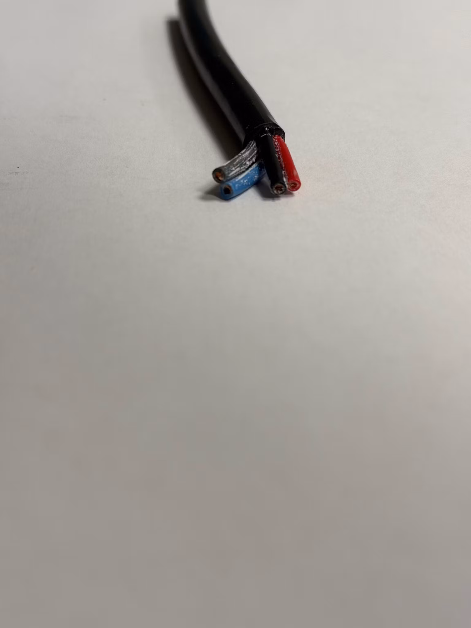 Kabel RKKB 4x1,5 (grå)/per meter ( Mellan bakljusen )