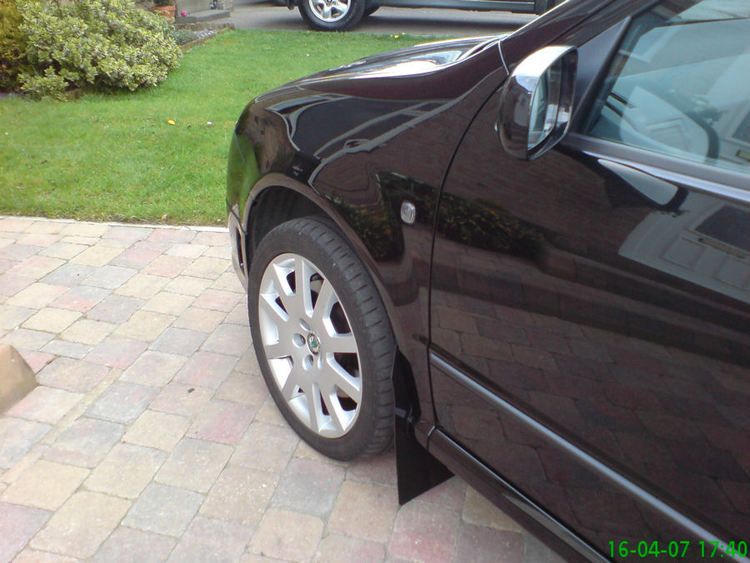 Skoda Fabia VRS Stänklappar  2003-2007