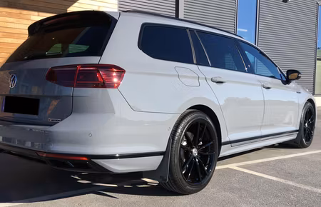Volkswagen Passat facelifted mudflaps