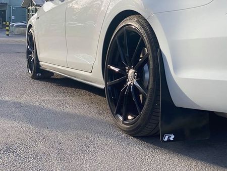 Volkswagen Golf  Mk7 mudflaps  2015+