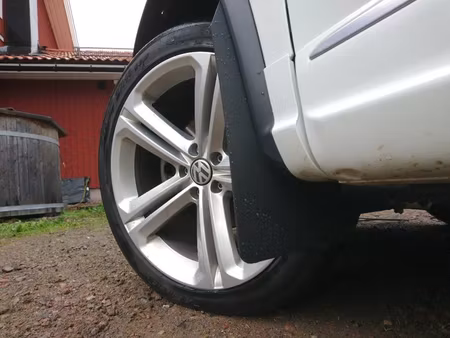 Volkswagen Tiguan mudflaps 07-17