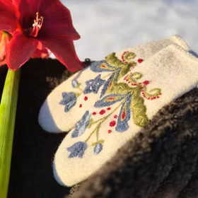 DIY-kit Broderade ullvantar Blåklocka