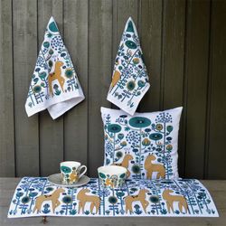 Cushion cover "Sly Deer" Fabelskog series
