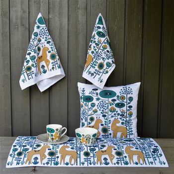 Cushion cover "Sly Deer" Fabelskog series