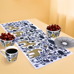 Table Runner "Sly Deer" Fabelskog