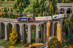 FA222598 - Böjd viadukt - Faller N