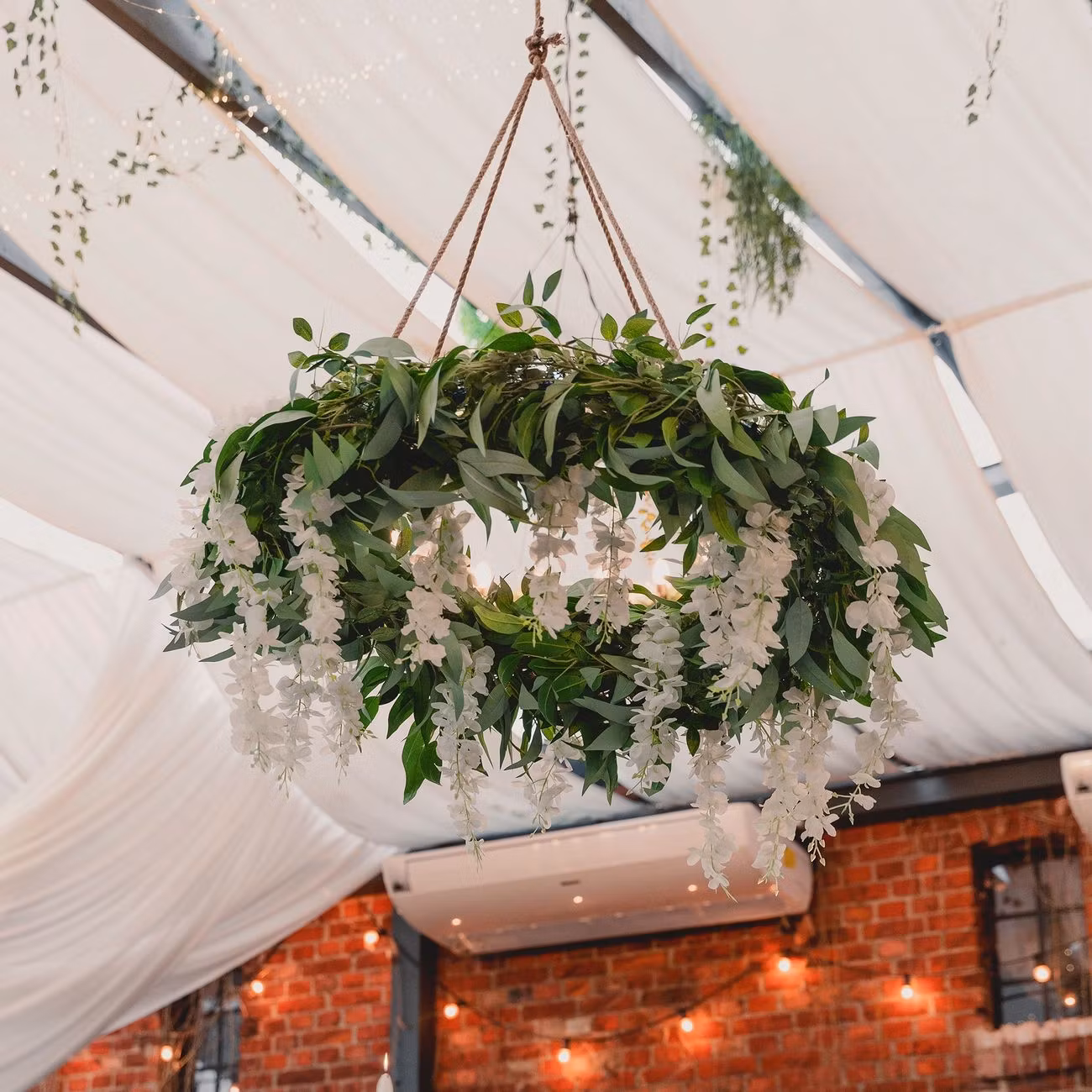 Girlang Wisteria med Blommor