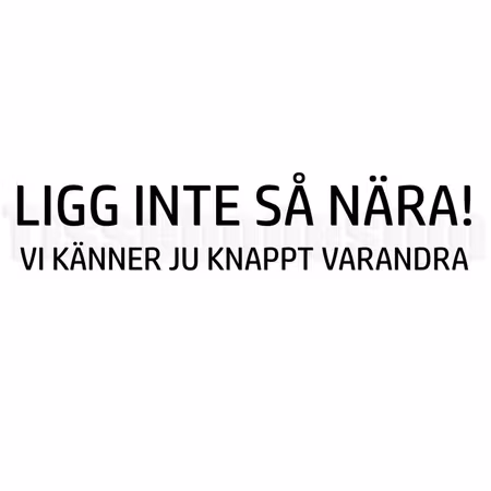 Bildekal Ligg Inte Så Nära! Vi Känner Ju Knappt Varandra