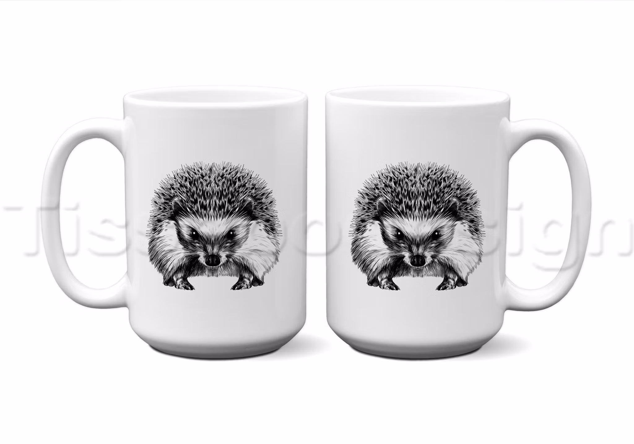 En vit 450 ml  mugg, tryckt med en igelkott på bägge sidor av muggen
