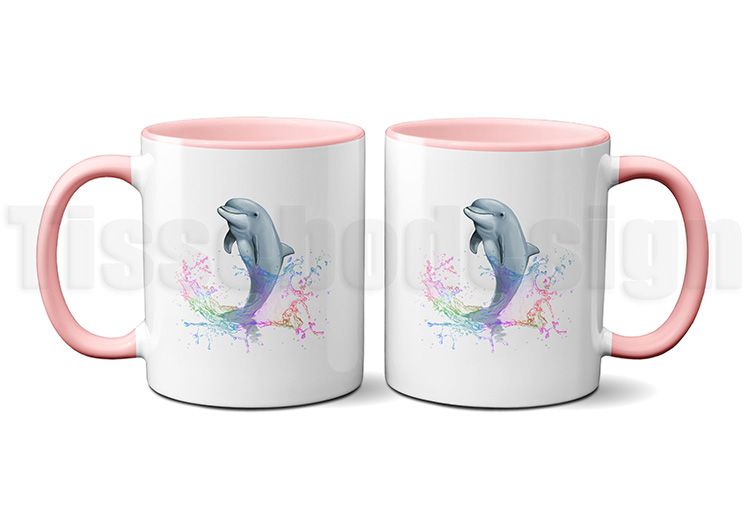 En vit 330 ml mugg med ljusrosa handtag och ljusrosa insida tryckt med en delfin i pastellfärger med trycket på bägge sidor av muggen
