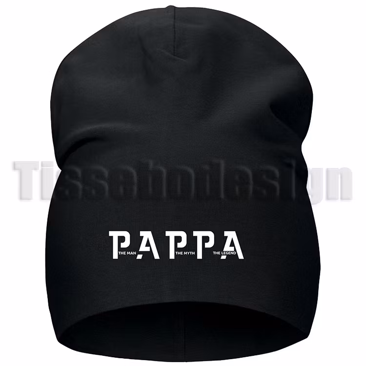 Unisex mössa i två-lagers slätt trikåmaterial med trycket PAPPA framtill.