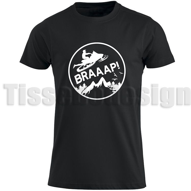 Svart T-shirt med bild på en Snöskoter och texten Braaap i vit - sportig design, 100% bomull, unisex, S till 5XL.