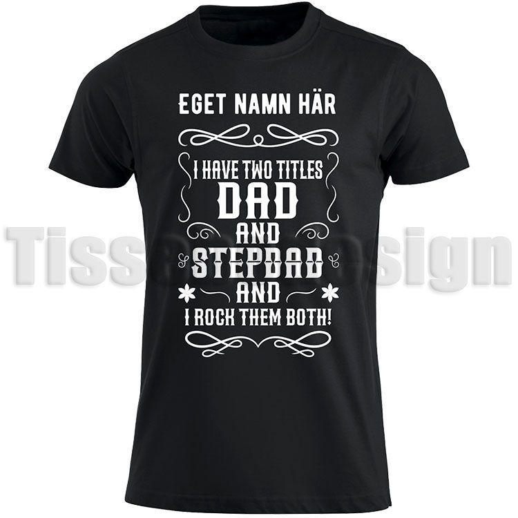 Svart t-shirt med vinyltryck  I have two titles dad and stepdad