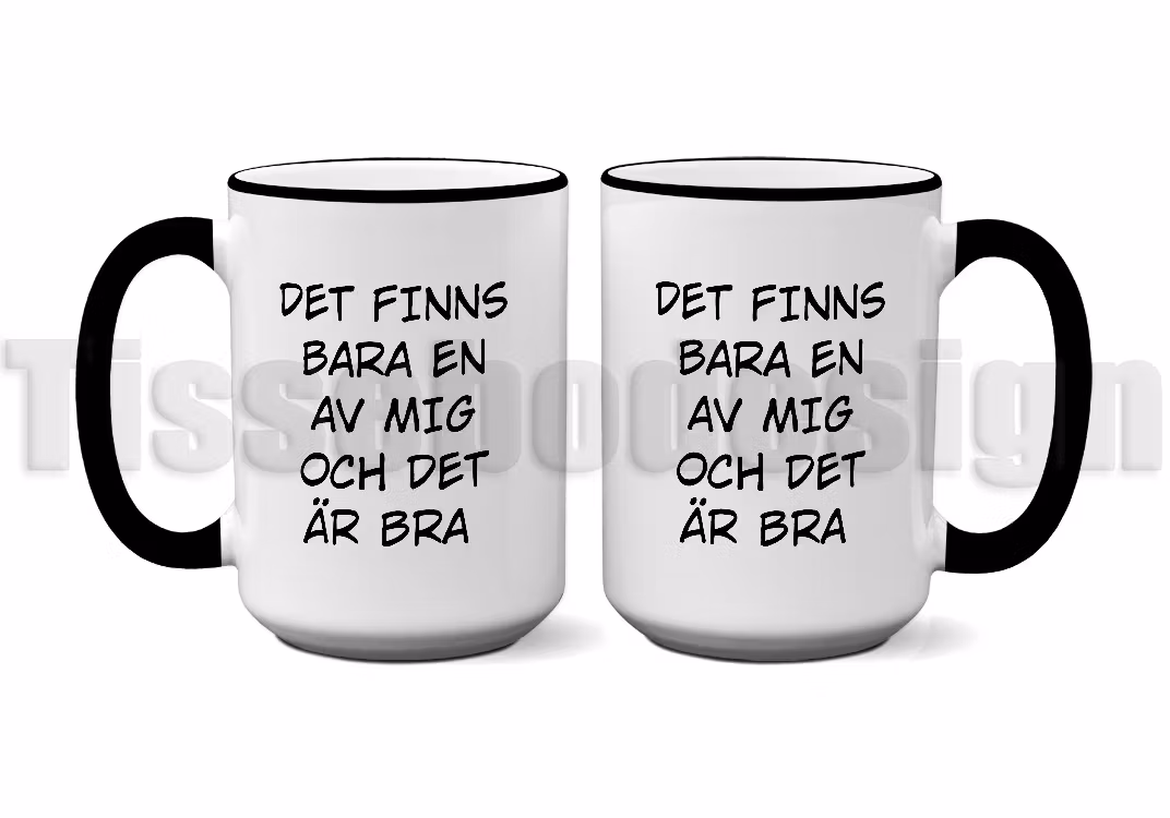 Vit keramikmugg med tryck av texten Alla sätt är bra, utom de som inte är mina på båda sidor. Muggen har svart färgad kant och handtag. Rymmer 450 ml.