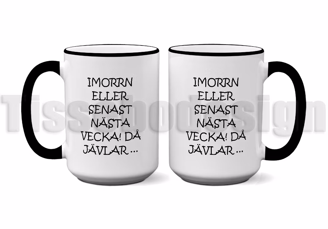 En vit 450 ml mugg med svart kant och svart handtag, tryckt med texten Imorron eller senast nästa vecka då jävlar...