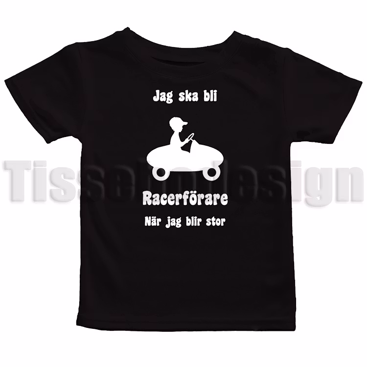 Barn T-shirt pojke i 100% bomull med texten Jag Ska Bli Racerförare När Jag Blir Stor, rund halsringning, finns i vit och svart samt storlekar 90–160. Märke: Lager 157.