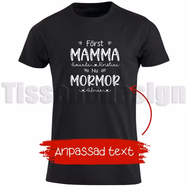 T-shirt Först MAMMA – nu MORMOR/FARMOR – gör fikat lite extra personligt!